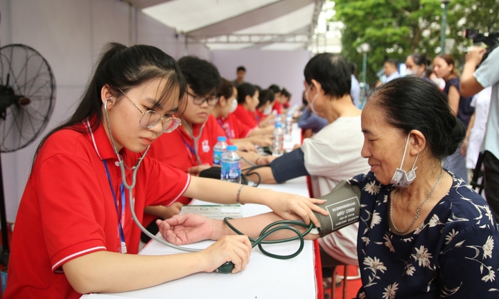 Hơn 100.000 người sẽ được khám, tầm soát ung thư phổi miễn phí