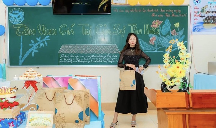 Thời trang đi dạy học của cô giáo U50 như 'giới tài phiệt' Hàn Quốc gây sốt mạng