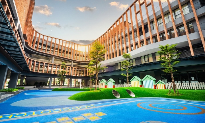 Mục sở thị ngôi trường thập kỷ của Vương Quốc Anh lần đầu xuất hiện tại Việt Nam