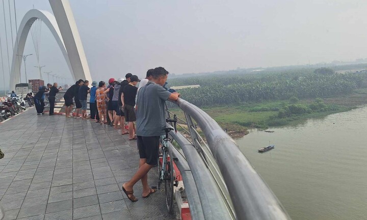 Tìm thấy thi thể nghi là 2 nữ sinh nhảy cầu ở Bắc Ninh
