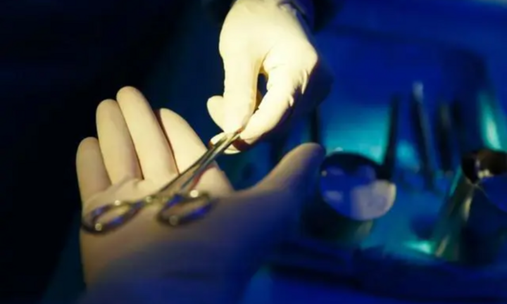 5 tiếng căng thẳng cứu người đàn ông có khối u gần 3kg chèn ép tim phổi