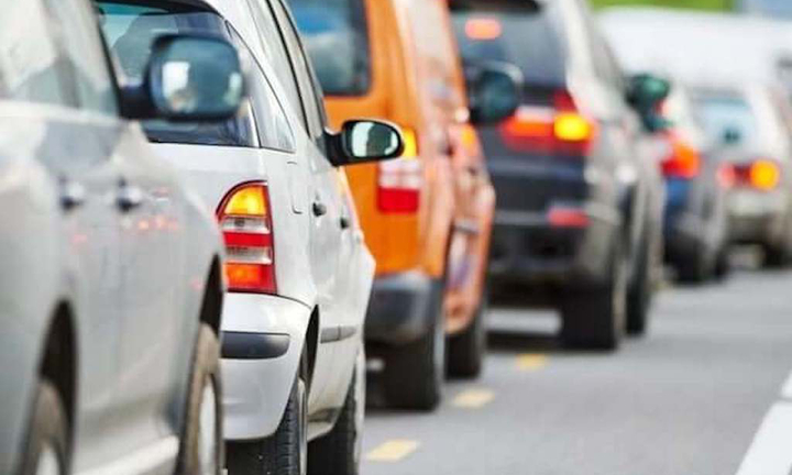 Ô tô chuyển làn không xi-nhan bị phạt bao nhiêu tiền?