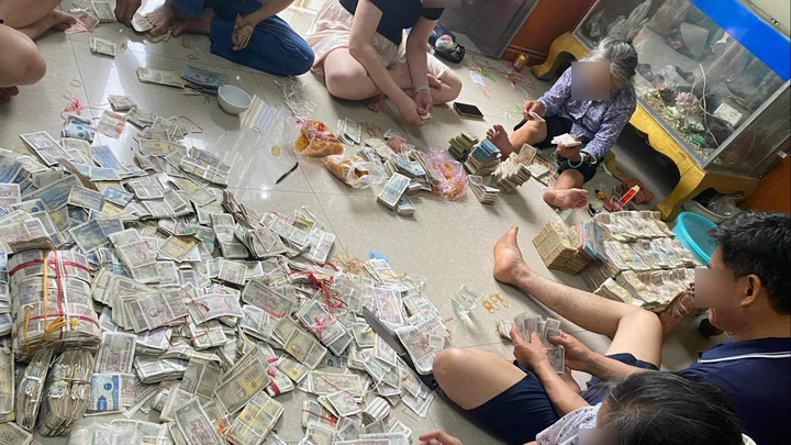 Thực hư hình ảnh cụ bà ăn xin có 9 bao tải tiền ở Nam Định