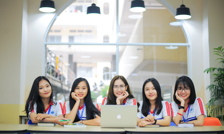 Điểm chuẩn Đại học Kinh tế TP.HCM 2025, ngành nào cao nhất?