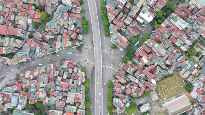 Cận cảnh những tuyến đường 'đắt nhất hành tinh' ở Hà Nội 