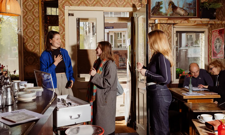 Trả phí để tham gia câu lạc bộ cấm điện thoại