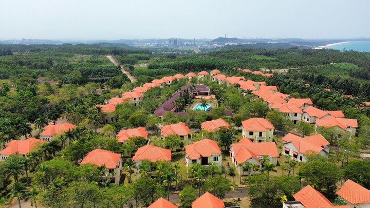 Cận cảnh khu biệt thự cả trăm tỷ đồng rơi cảnh đìu hiu ở Quảng Ngãi