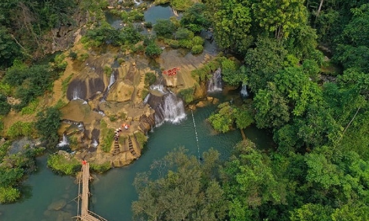 Về thác Mơ Minh Hoá tắm mát, khám phá cảnh đẹp tuyệt vời