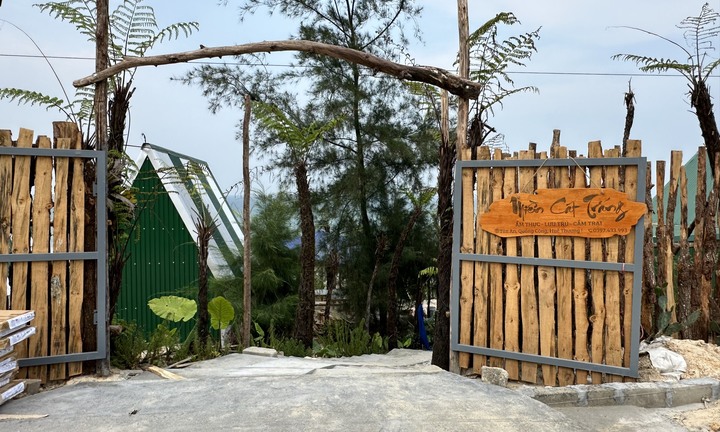 Đình chỉ hoạt động nhà hàng, homestay sai phép trên bãi biển đẹp của Huế