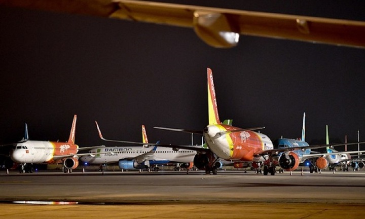 Hàng không tăng bay đêm để hạ nhiệt giá vé