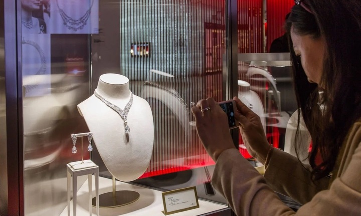 Trung Quốc: Kim cương lao dốc khi vàng 'phát điên'