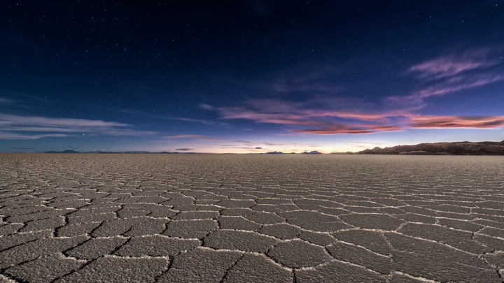 Họa tiết kỳ lạ xuất hiện trên đồng muối lớn nhất thế giới