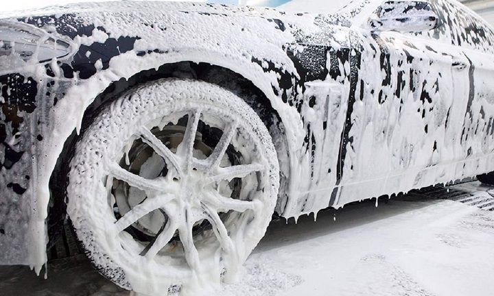 Có nên dùng bột giặt, nước rửa chén để rửa ô tô?