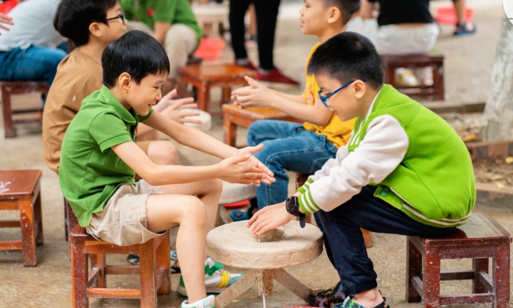 Chưa hết năm học, phụ huynh đã lên lịch cho con học thêm kín hè