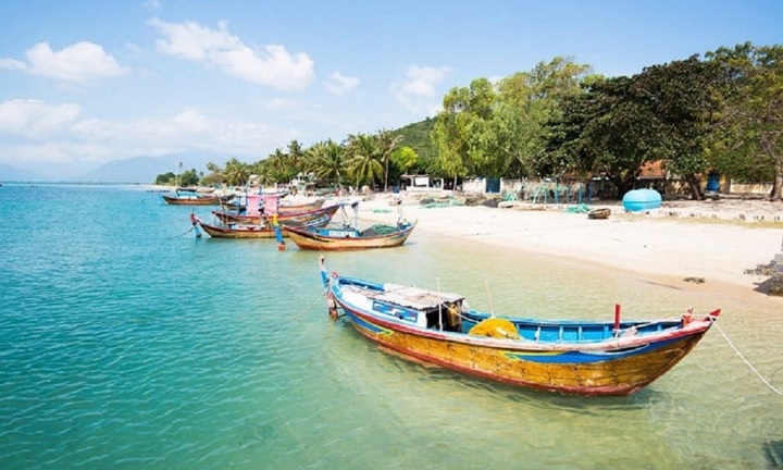 Vẻ đẹp bình yên thơ mộng tại bãi biển Dốc Lết