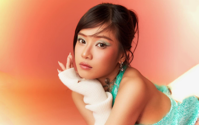 Khỏe đẹp 24h: Hoàng Yến Chibi dốc tiền làm nhạc, nhờ mẹ 'nuôi cả công ty'