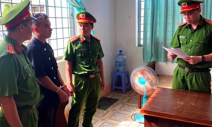 Cháy 11 tàu cá Bình Thuận: Khởi tố, bắt giam thợ hàn bất cẩn