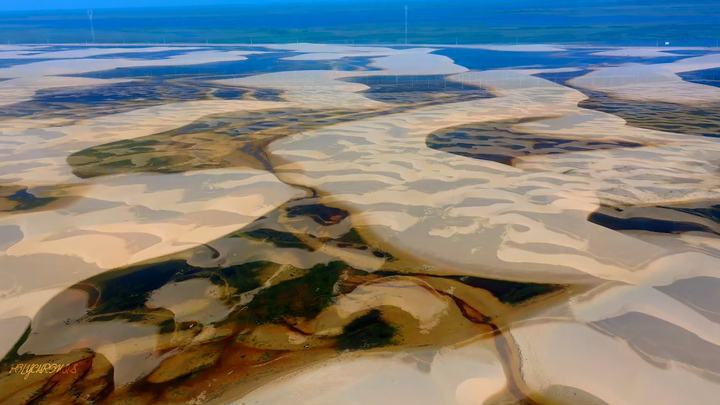 Hàng trăm hồ nước xuất hiện giữa sa mạc Brazil