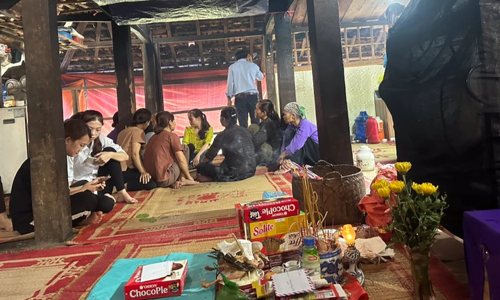 Vợ chưa lành vết mổ đã vội xuất viện về chịu tang chồng gặp nạn trong đám cháy