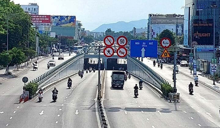 Có được lùi xe trong hầm đi bộ?