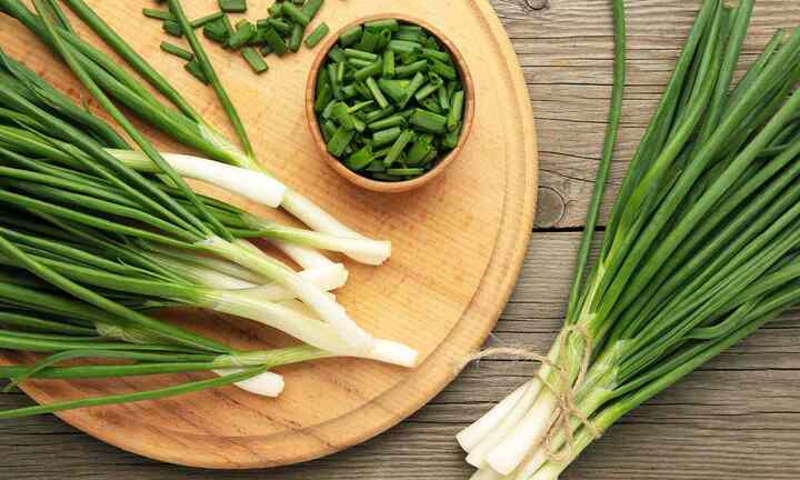 Cách đơn giản để bảo quản hành lá