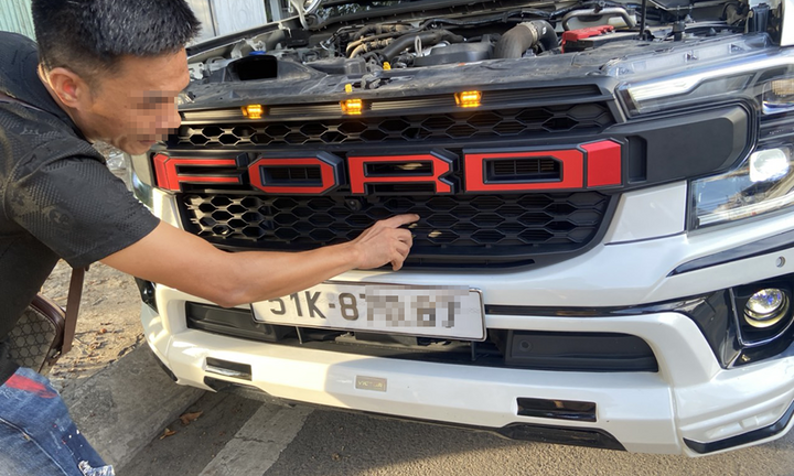 Xử lý tài xế lái ô tô độ đèn xe như ‘sân khấu di động’