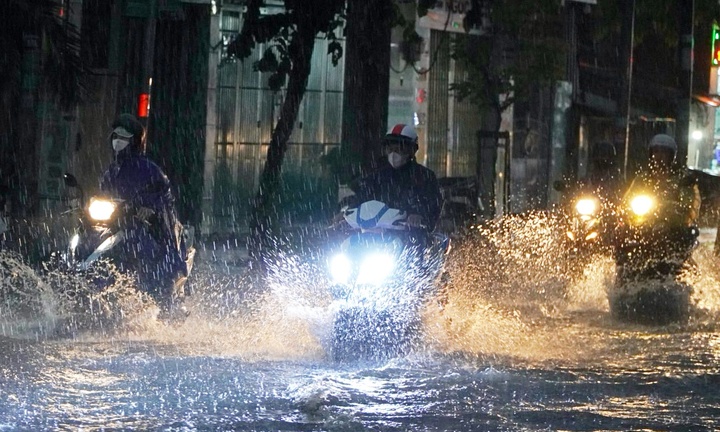 Dự báo thời tiết TP.HCM 28/5: Chiều có mưa rào và dông rải rác