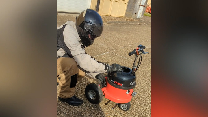 Kỹ sư biến máy hút bụi thành xe máy mini