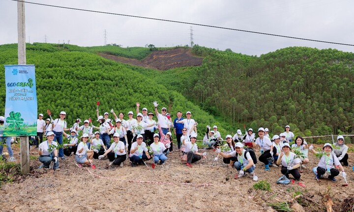 Siberian Wellness Eco Camp gieo trồng 1000 cây xanh tại xã Bằng Cả