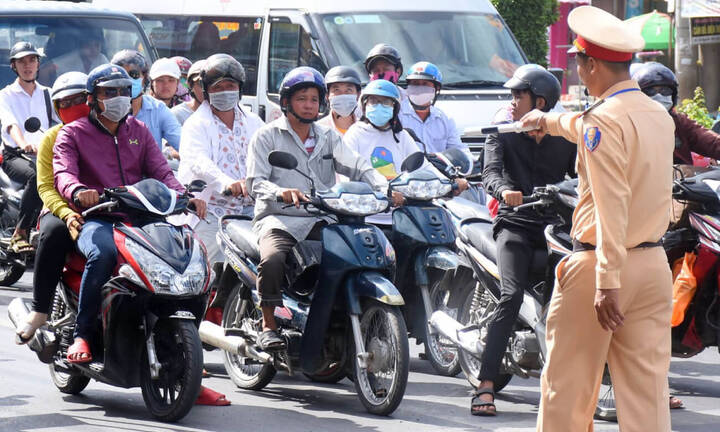 Xe máy chuyển hướng không xi-nhan bị phạt bao nhiêu tiền?