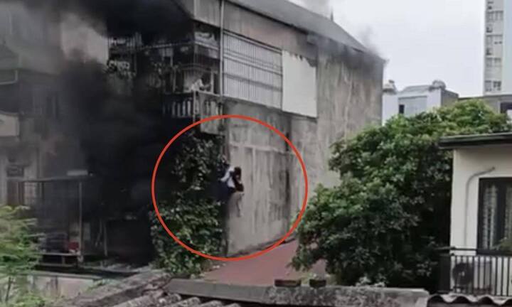 Người hùng kể phút phá lan can ban công, cõng 2 cô gái thoát khỏi đám cháy
