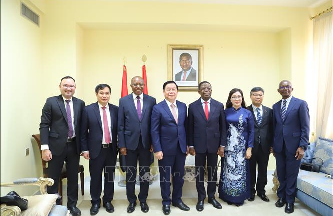 Trưởng ban Tuyên giáo Trung ương thăm, làm việc tại Angola