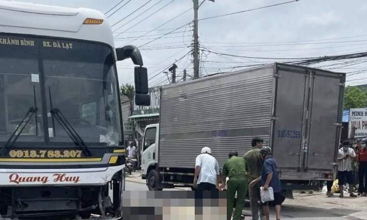 Xe giường nằm tông xe máy, hai thanh niên thiệt mạng