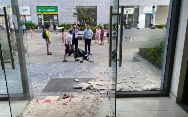 Bé trai 2 tuổi bị gạch rơi trúng đầu ở toà chung cư FLC Garden Hà Nội