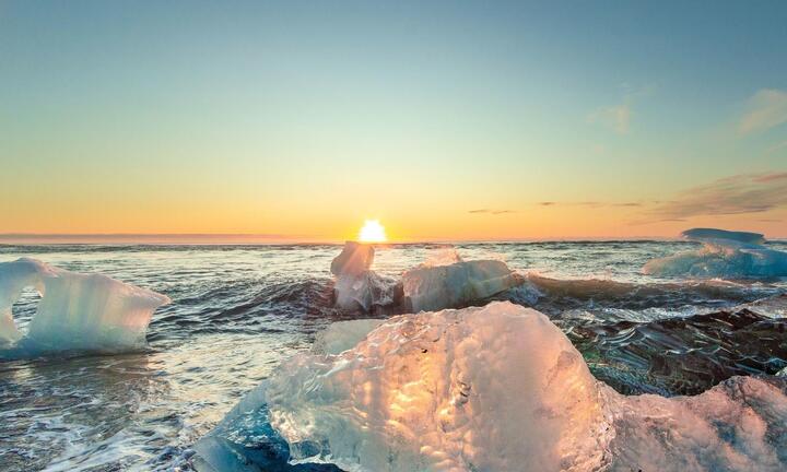 Chiêm ngưỡng vẻ đẹp của bãi biển kim cương, tuyệt tác lấp lánh tại Iceland