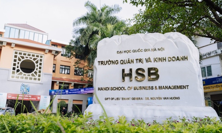 Một trường đại học ở Hà Nội không tuyển thí sinh thấp gây tranh cãi