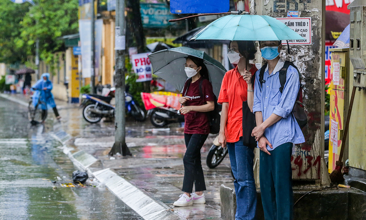 Thời tiết Hà Nội dịp thi vào lớp 10: Trời mát mẻ, mưa dông nhiều