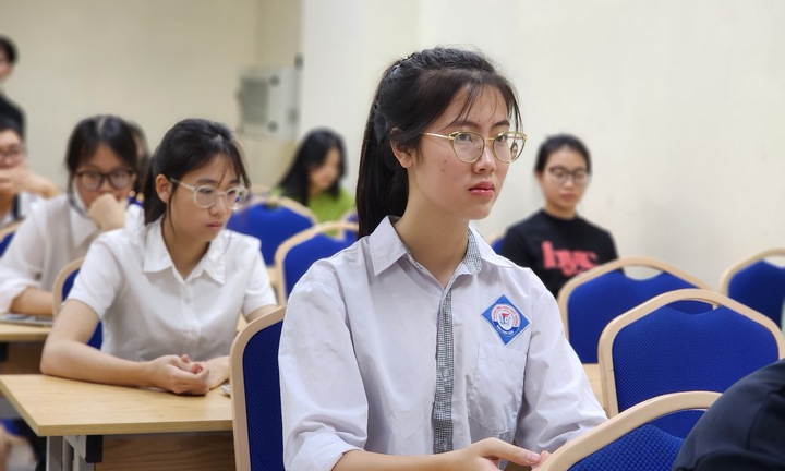 2 nữ sinh Hà Nội thành thủ khoa thi đánh giá năng lực ĐH Quốc gia Hà Nội 2024