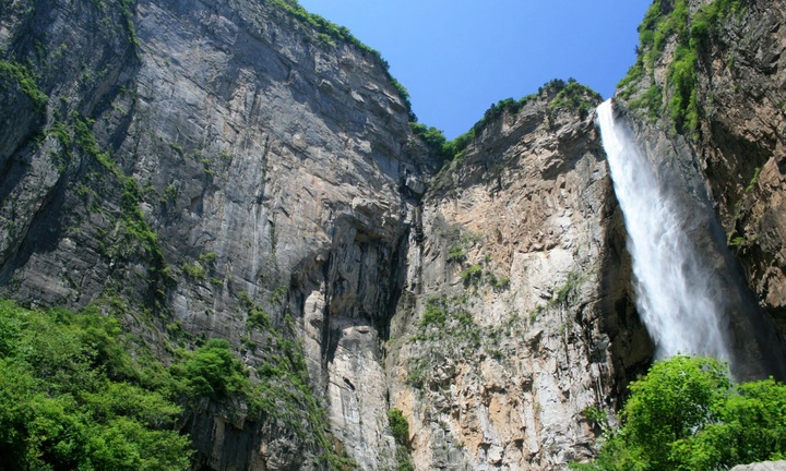 Thác nước nổi tiếng ở Trung Quốc bị lộ 'mánh khóe' tạo cảnh hùng vĩ