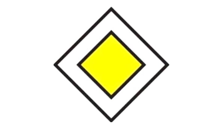 Cách nhận biết biển báo bắt đầu đường ưu tiên?