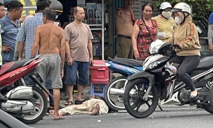 Ô tô chở công nhân tông loạt xe máy, 2 người chết: Tài xế khai gì?
