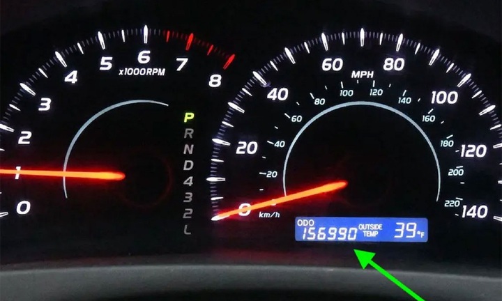 Làm thế nào để biết ô tô cũ bị tua công tơ mét?