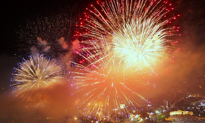 Pháo hoa tầm cao rực sáng bầu trời TP Quy Nhơn, đón chào mùa Du lịch hè năm 2024