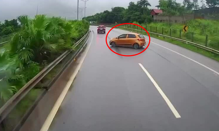 Quay đầu ô tô trên đường cao tốc bị phạt bao nhiêu tiền?