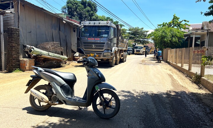 Dân chặn xe thi công cao tốc ngoài giờ, Chủ tịch tỉnh Bình Định chỉ đạo ‘nóng’