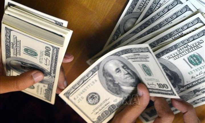 Đổi tiền USD ở tiệm vàng có bị phạt?