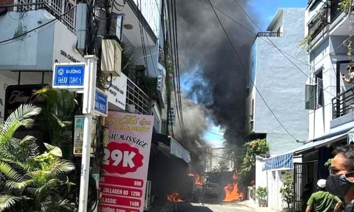 Cháy lớn giữa nắng nóng, nhiều người hoảng loạn tháo chạy