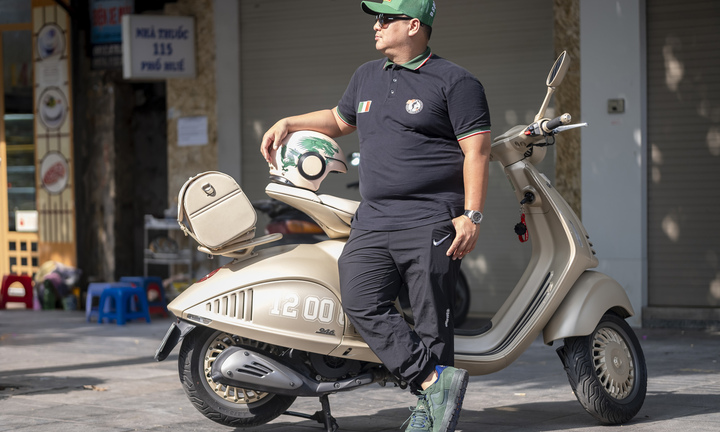 Chi hơn nửa tỷ đồng mua Vespa 946 Rồng bản giới hạn rồi mang đi ‘phượt’