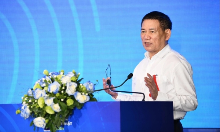 Dân ít dùng tiền mặt, nhiều xe chở tiền phải thanh lý