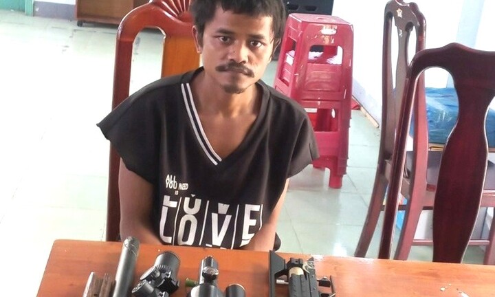 Nam thanh niên lên mạng đặt mua linh kiện để chế tạo súng